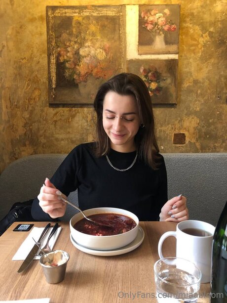 Miaabloom onlyfans content