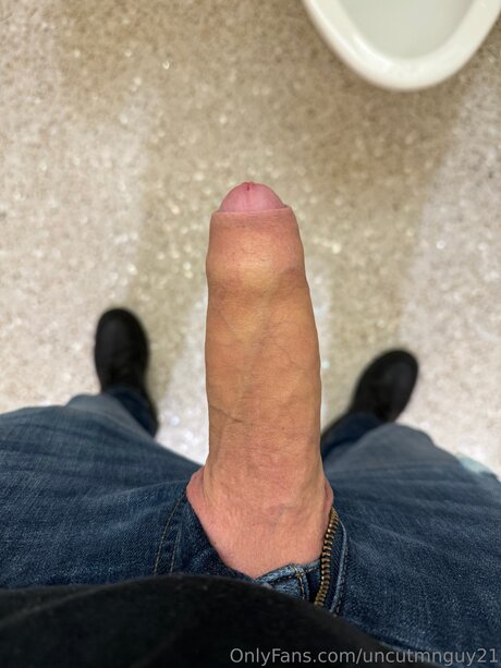 Uncutmnguy21 only fans content