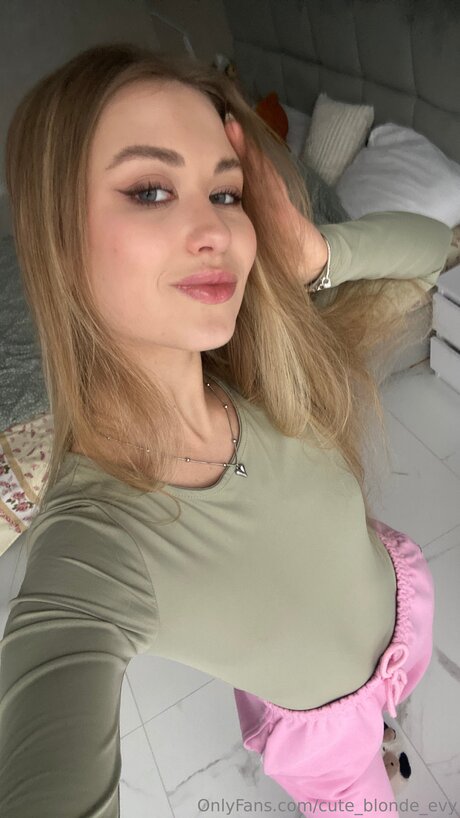 Cute Blonde Evy nsfw onlyfans
