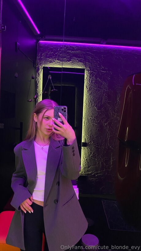 Cute Blonde Evy onlyfans model