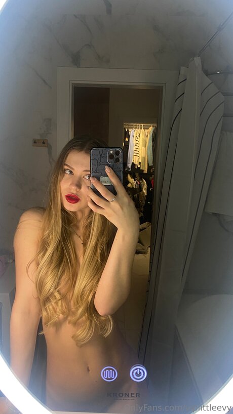 Cute Blonde Evy onlyfans boobs