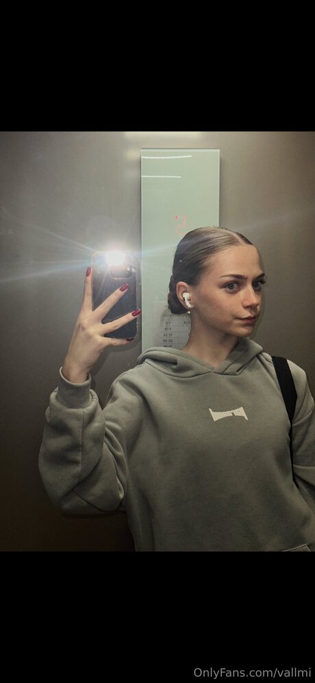 Vallmi onlyfans tits