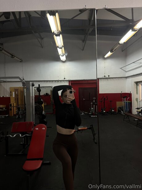 Vallmi onlyfans model