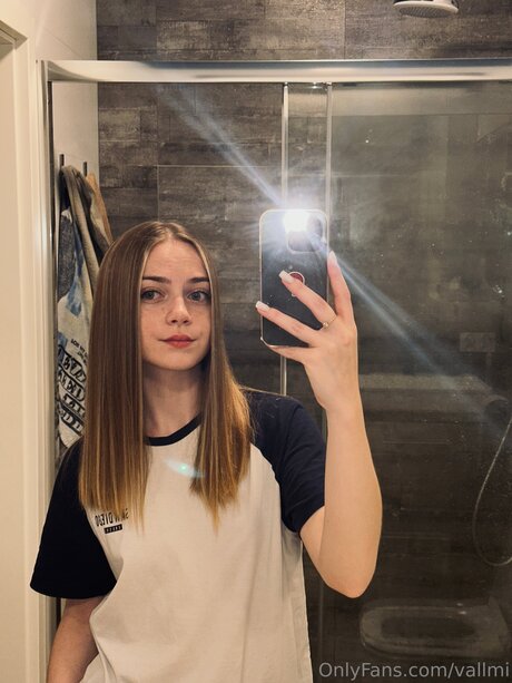 Vallmi leaked only fans nudes