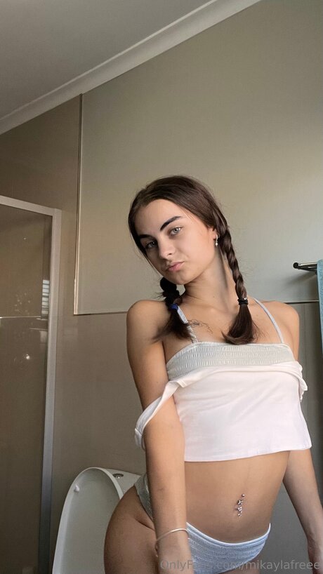 Mikaylafreee strip onlyfans