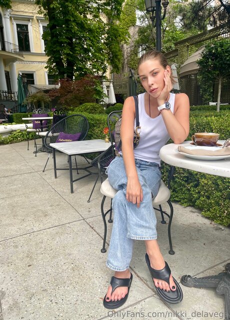 Nikki Delavega onlyfans.