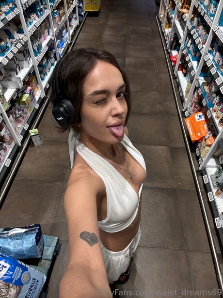 Violet Dreams69 Profile pic