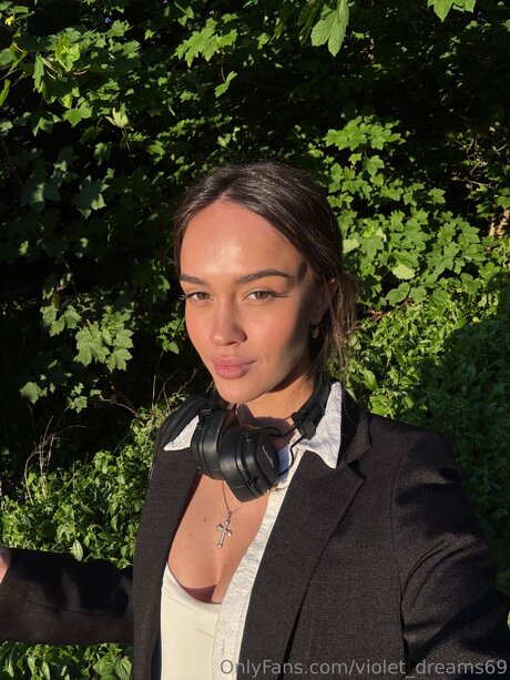 Violet Dreams69 onlyfans content type