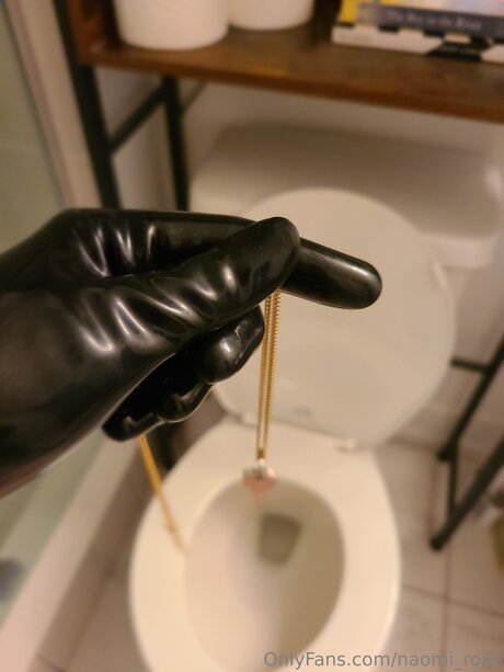 Naomi Roze nude leaked onlyfans