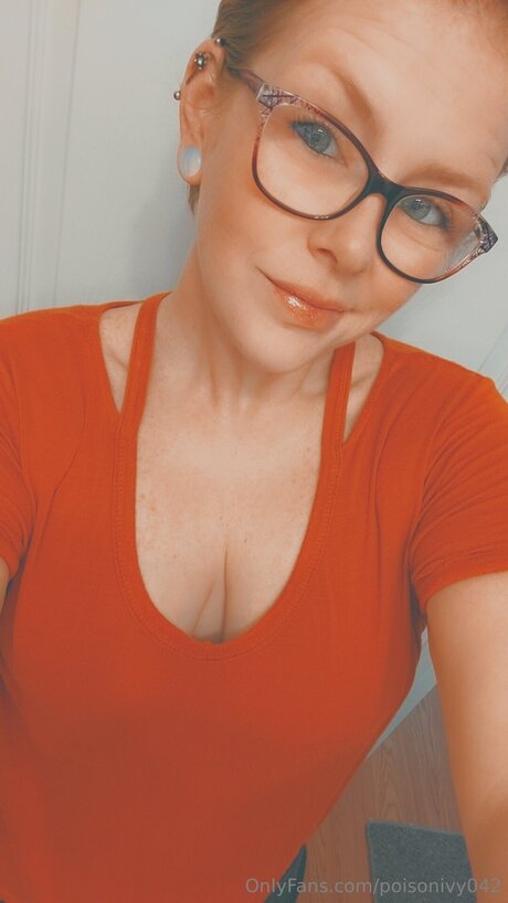 Poisonivy042 feet onlyfans