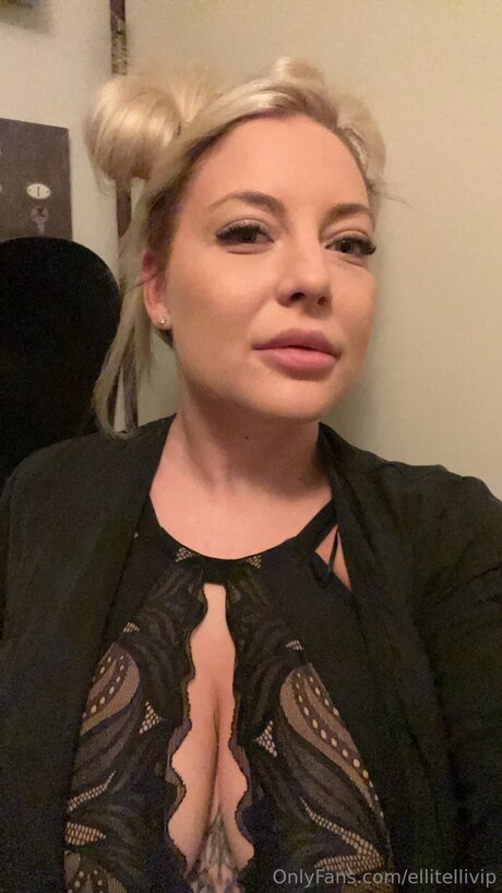 Ellitellivip onlyfans naked leaks