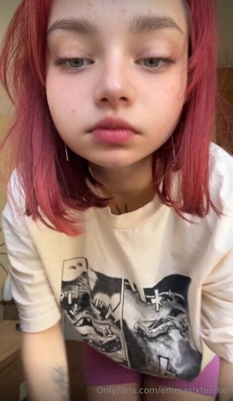 Emmasixtonine Profile pic