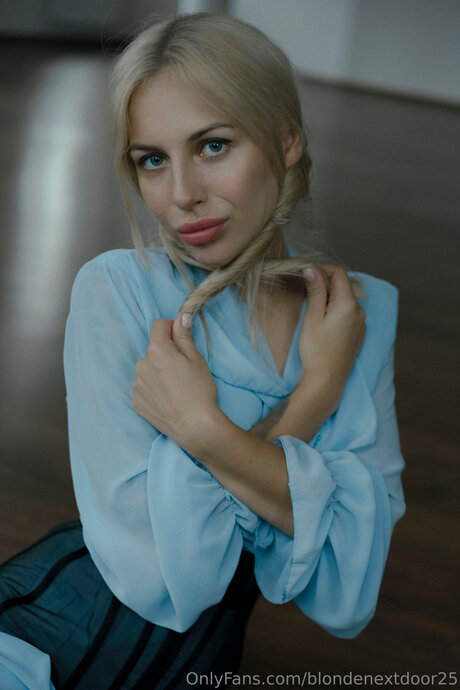 Blondenextdoor25 boobs onlyfans