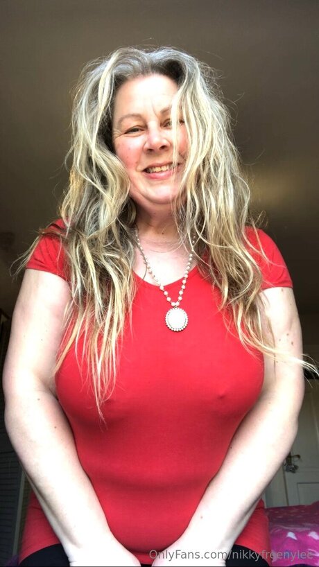 Nikkyfreenylee on onlyfans