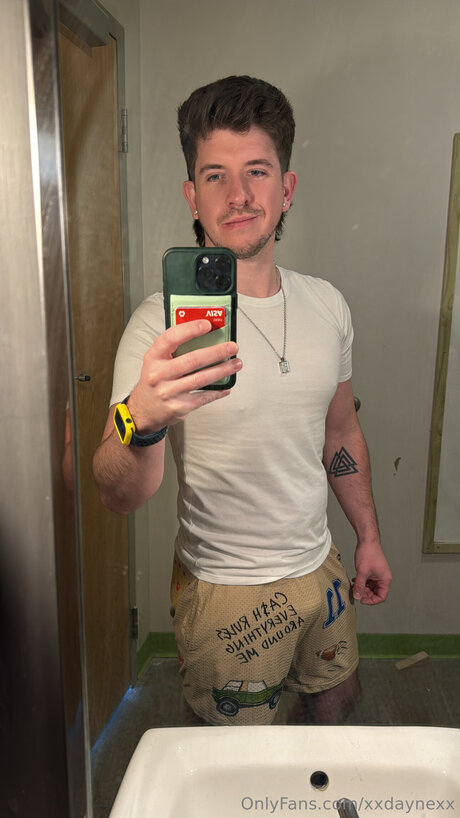 Hoosier Daddy X onlyfans topless