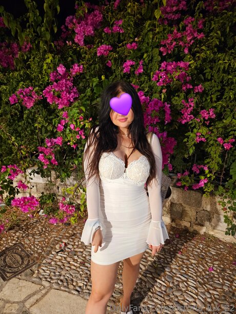 Victoria Lux 22 onlyfans strip tease