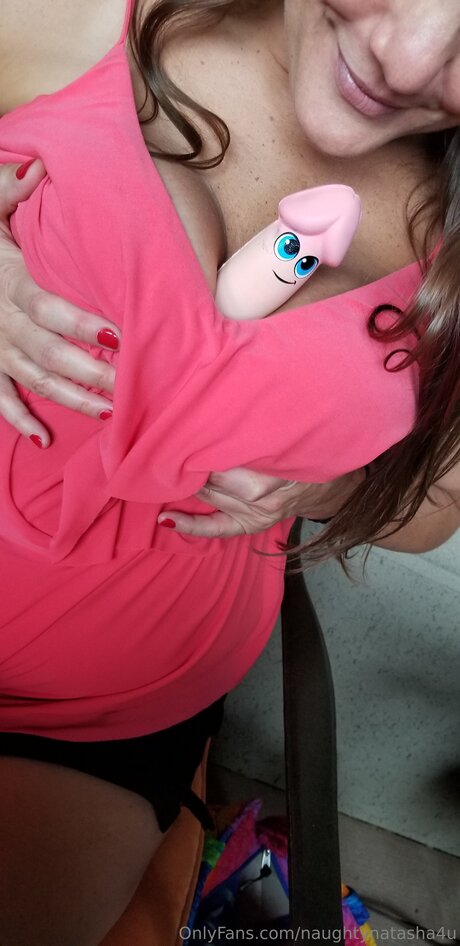 Naughtynatasha4u onlyfans model