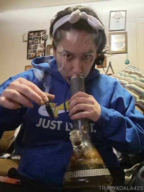 Trippykoala425 onlyfans topless