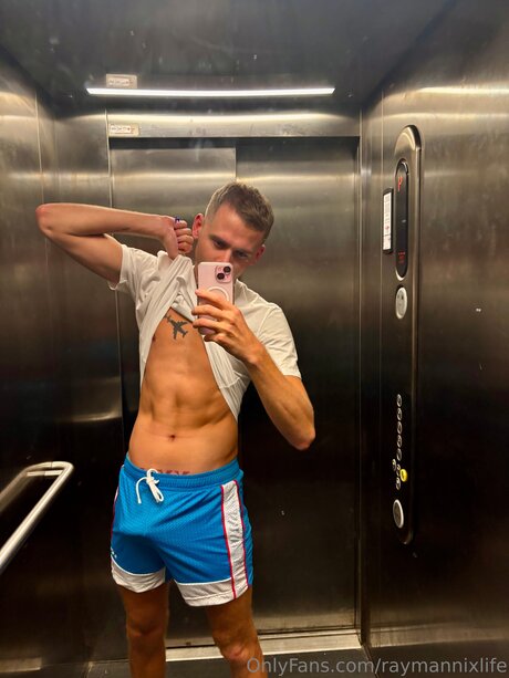 Raymannixlife is on onlyfans