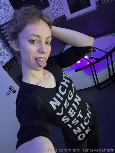 Diemilitanteveganerin onlyfans leaked.