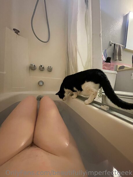 Beautifullyimperfectgeek topless onlyfans