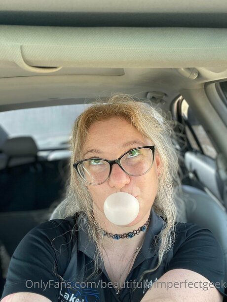 Beautifullyimperfectgeek onlyfans nude pics