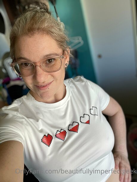 Beautifullyimperfectgeek onlyfans leaks naked