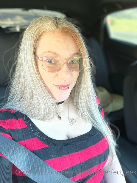 Beautifullyimperfectgeek onlyfans leaked dirtyship