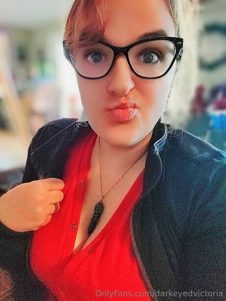 Darkeyedvictoria nude onlyfans