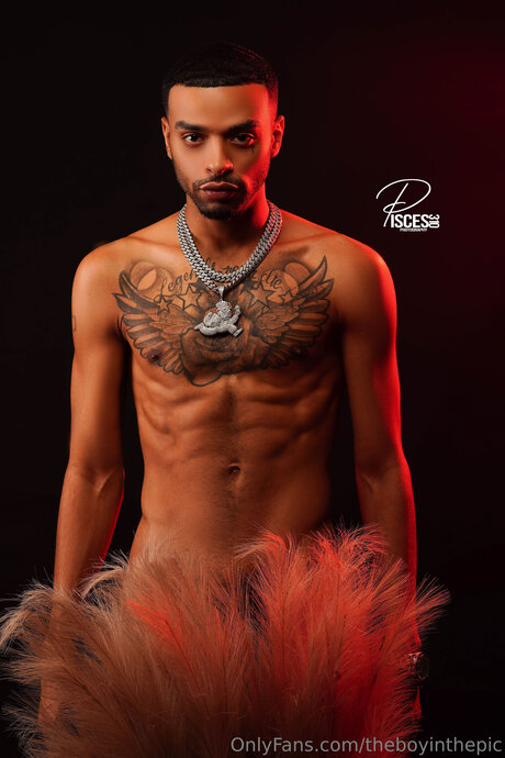 Theboyinthepic onlyfans leaked tits