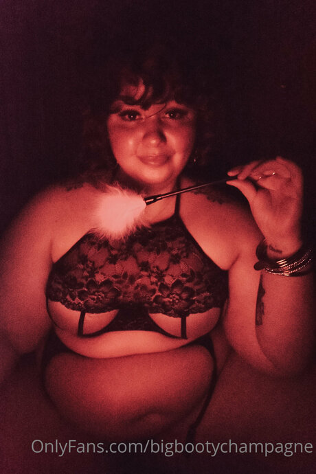 Bigbootychampagne desnuda onlyfans