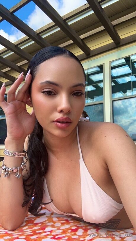 Xsweethoney naked on onlyfans