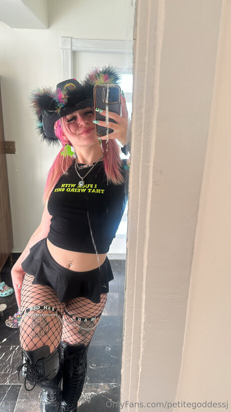 Petitegoddessj onlyfans content type