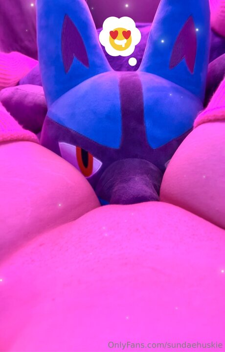 Sundaehuskie onlyfans striptease