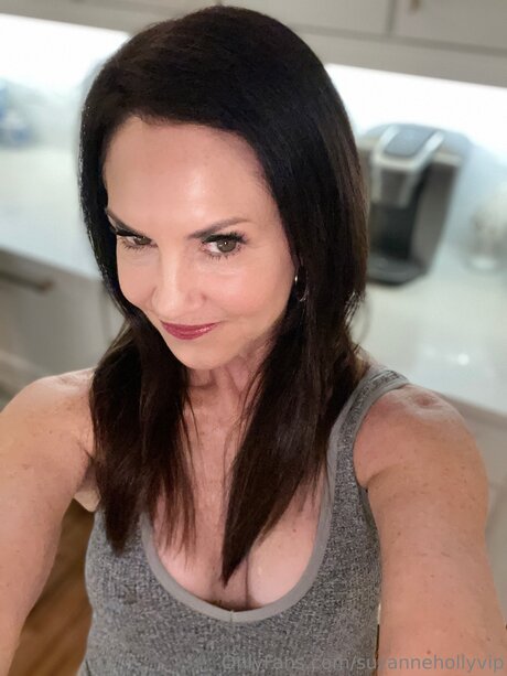 Suzannehollyvip onlyfans public photos