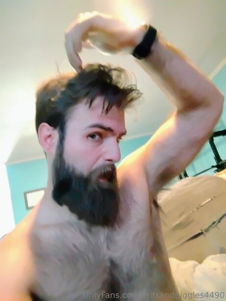 Critsandgiggles4490 onlyfans public photos