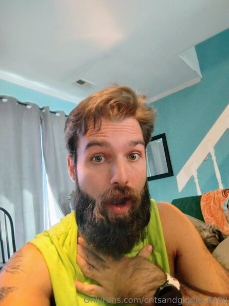 Critsandgiggles4490 onlyfans naked pics