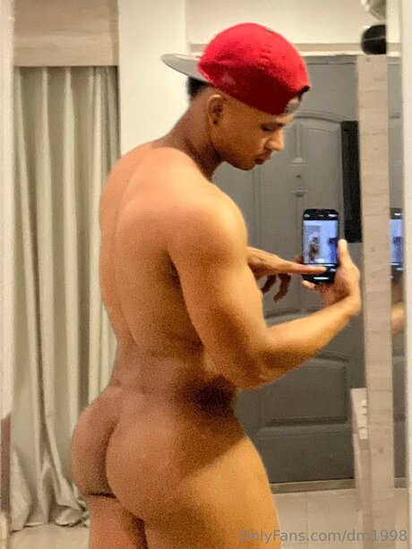 Dm1998 naked on onlyfans