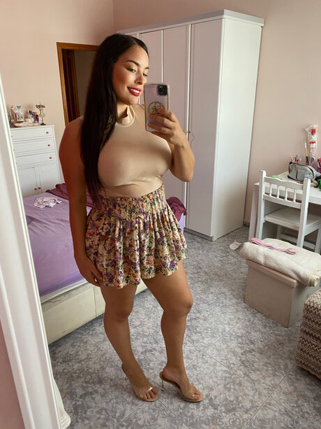 Yareliroses onlyfans for free