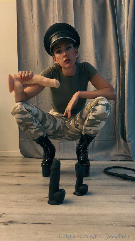 Frau Ansehnlich nude only fans