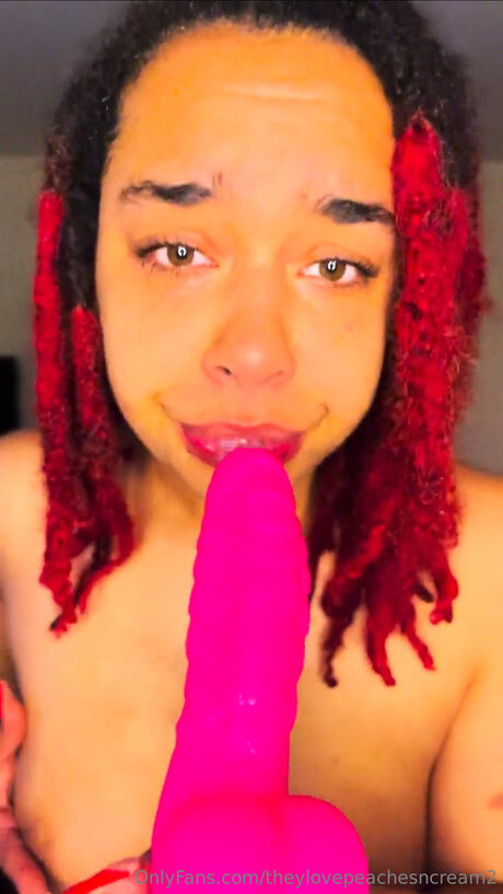 Freepeachesncream porn only fans