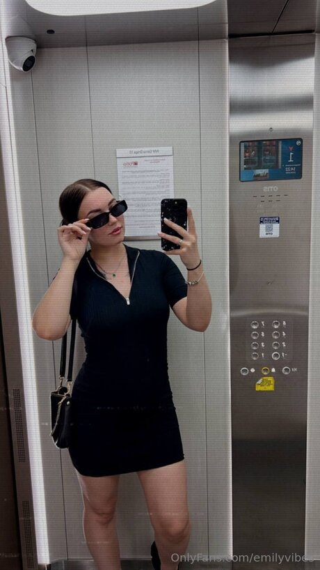 Emilyvibes feet onlyfans