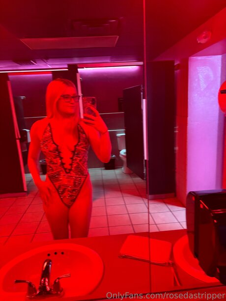 Rosedastripper onlyfans nude