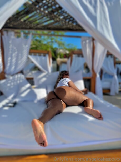 Angelcakesxxxx is on onlyfans