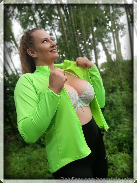 Zoecataleyafree is on onlyfans