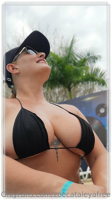 Zoecataleyafree onlyfans strip tease