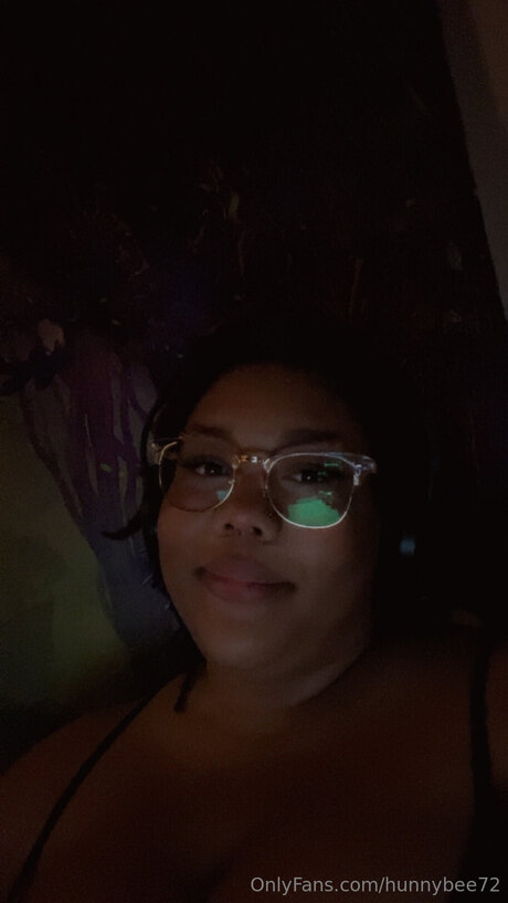 Hunnybee72 onlyfans model photos