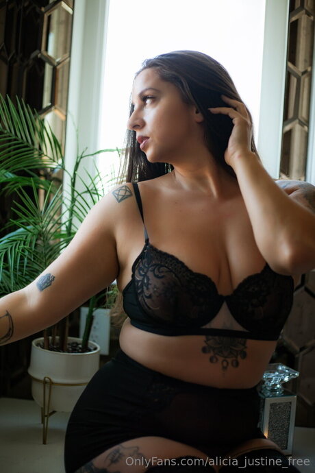 Alicia Justine Free feet onlyfans