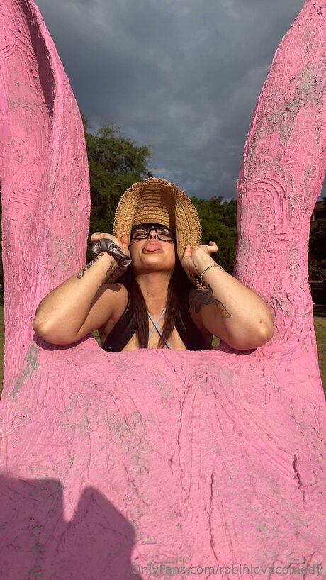 Robinlovecomedy onlyfans photos