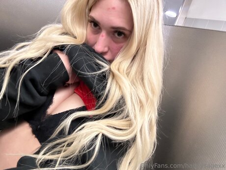 Emmbellaxo onlyfans posts